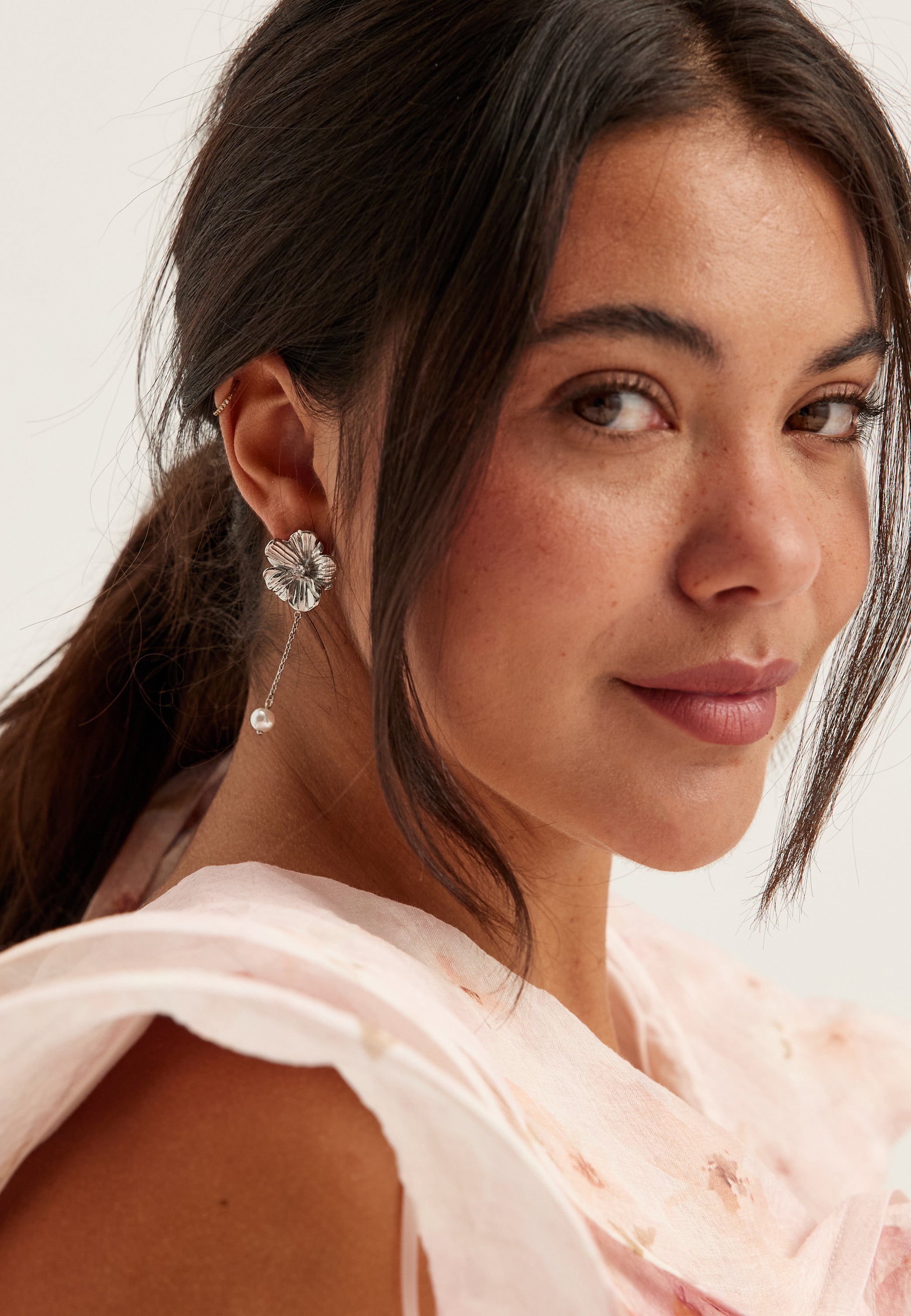 BY JOLIMA Daisy Pendant Earring