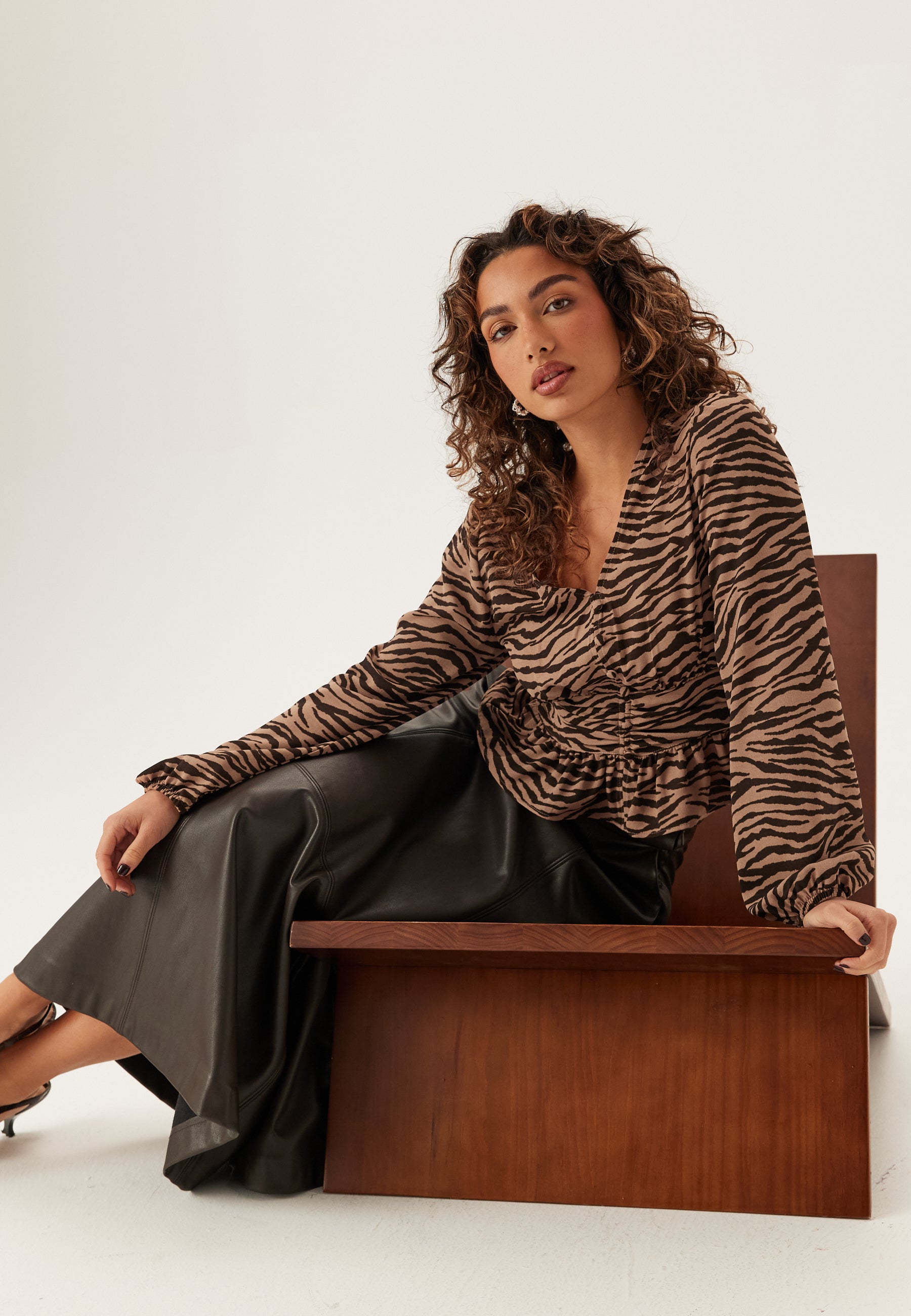 BUBBLEROOM V-neck Button Blouse
