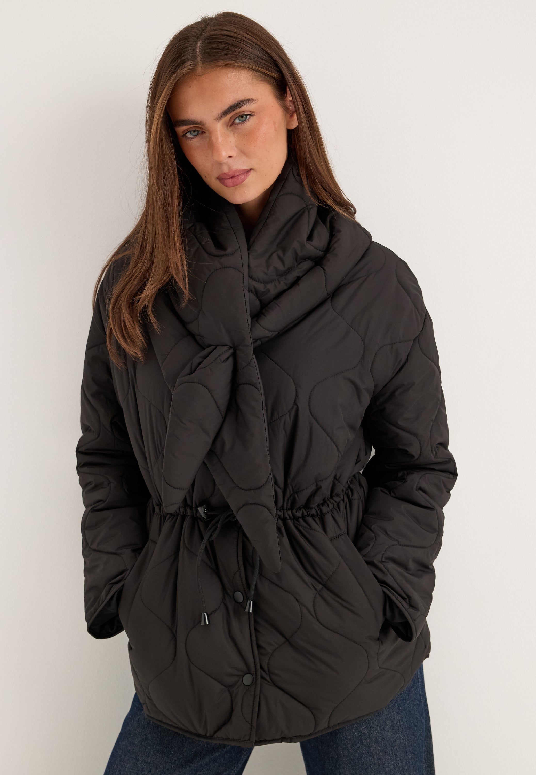 BUBBLEROOM Scarf Quilted Short Jacket