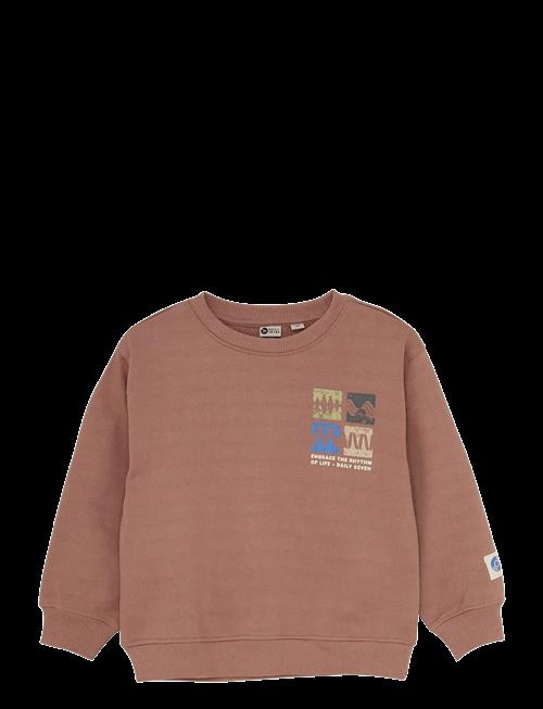 Daily 7 | Oversized Sweater Artwork | 92