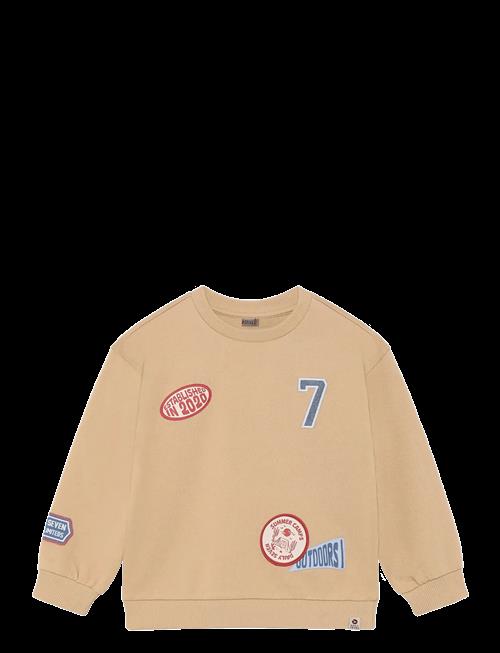 Daily 7 | Oversized Sweater Badges | 134