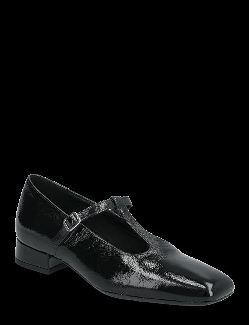 VAGABOND | Debbi | 38