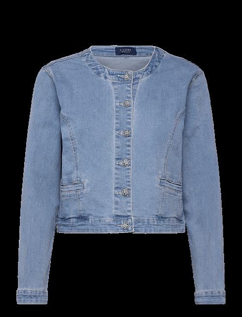 Claire Woman | Cweugeinia | 36
