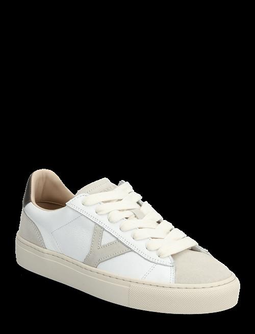 Sneaky Steve | Simona W White | 39