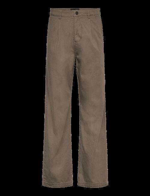 Lyle & Scott | Enzyme Wash Pleated Trouser | 34 x 30