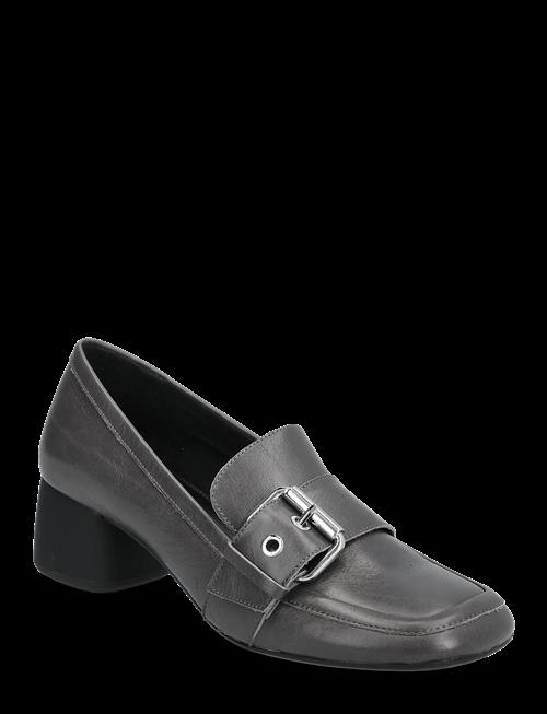 VAGABOND | Livia | 39