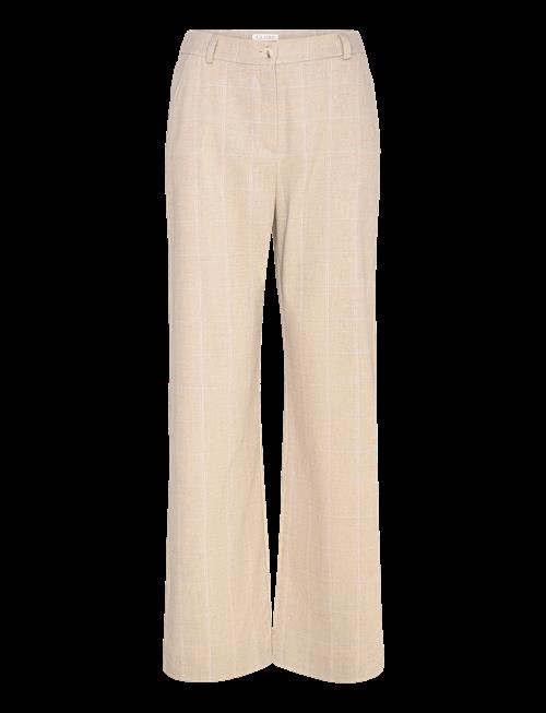 Claire Woman | Cwtarita | 44