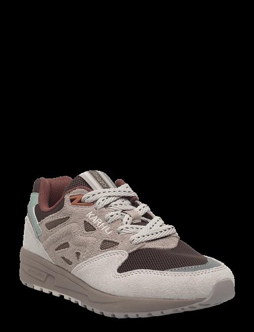 Karhu | Legacy 96 White Sand / Beech | 36