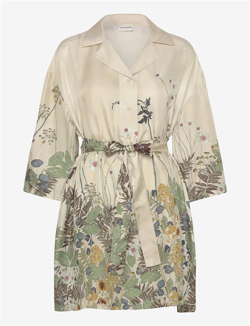 Munthe | Ratana | 40
