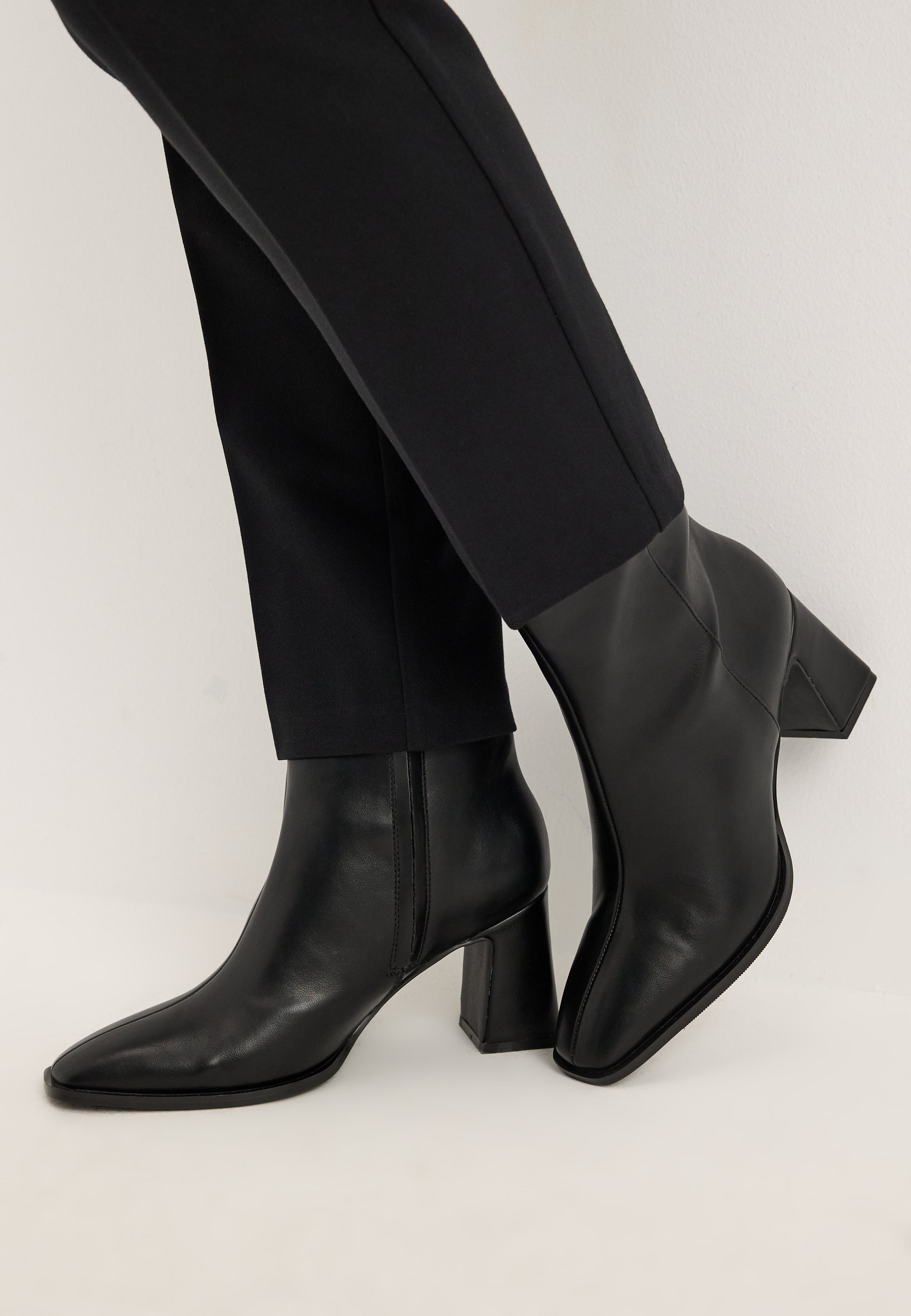 BUBBLEROOM Classic Heeled Boot